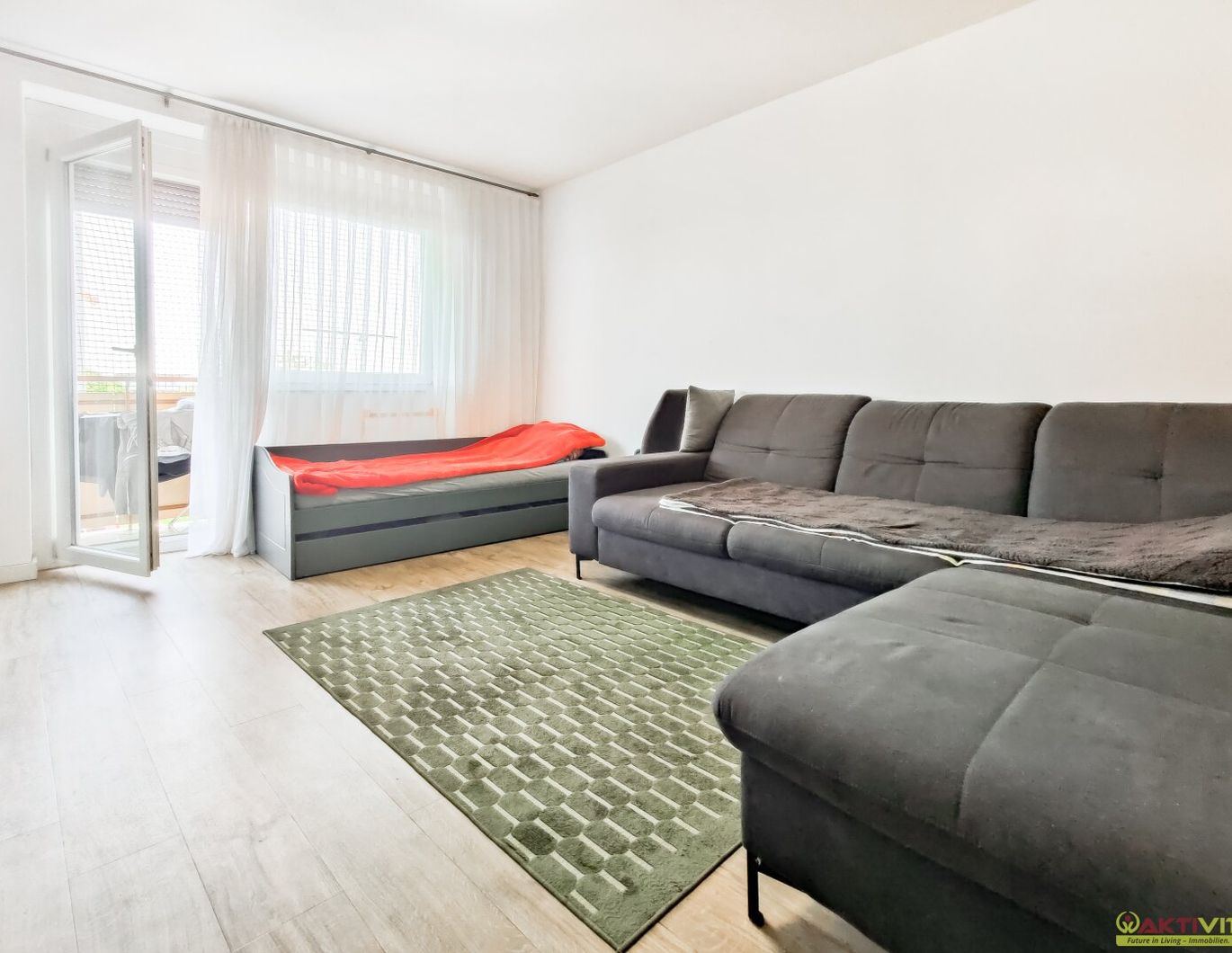 Gepflegte 2-Zimmer-Wohnung mit Süd-Balkon in Straßgang. - Sofort verfügbar mit optionalem Mobiliar, ideale Infrastruktur.