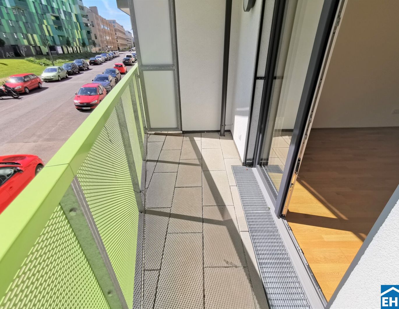 Schöne 2 Zimmer Wohnung mit Loggia in zentraler Lage