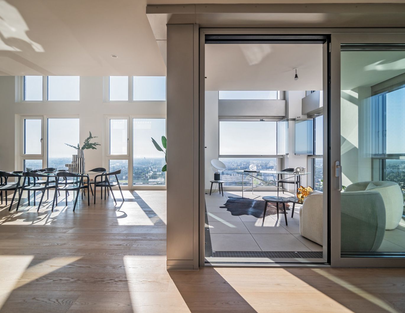 Luxuriöses Tower-Penthouse - Wohnen in einer eigenen Liga: U1 vor der Türe - Provisionsfrei