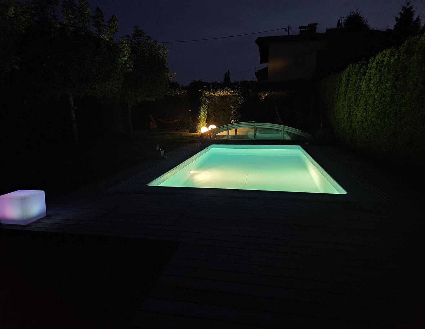 Neuwertige Doppelhaushälfte mit Gartenparadies, Pool, Sauna, im Villenviertel beim Wasserwald