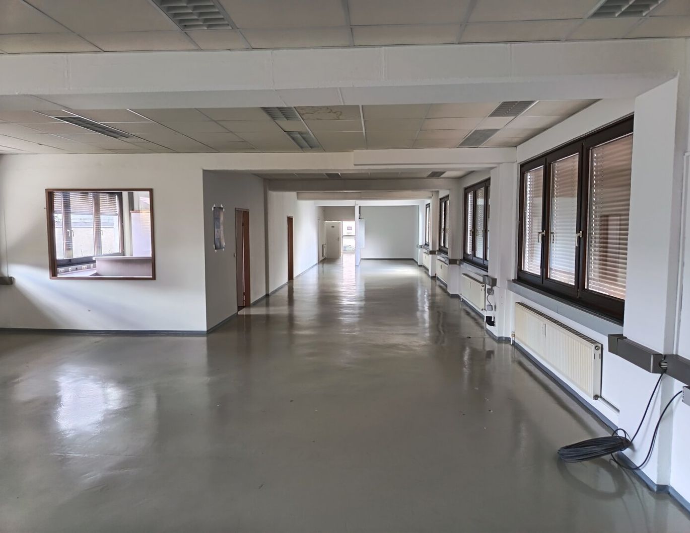 Ideal für Anleger und Firmen!! Es gibt ein Gewerbeobjekt mit 5 Garconnieren und einer 2 Zimmerwohnung in Innsbruck zu erwerben.