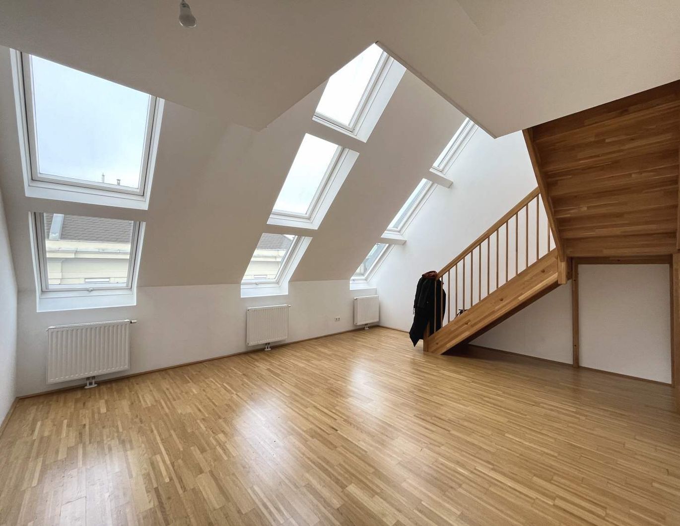 2-Zimmer-Altbaujuwel im ausgebauten Dachgeschoss - mit Dachterrasse und in TOP LAGE!