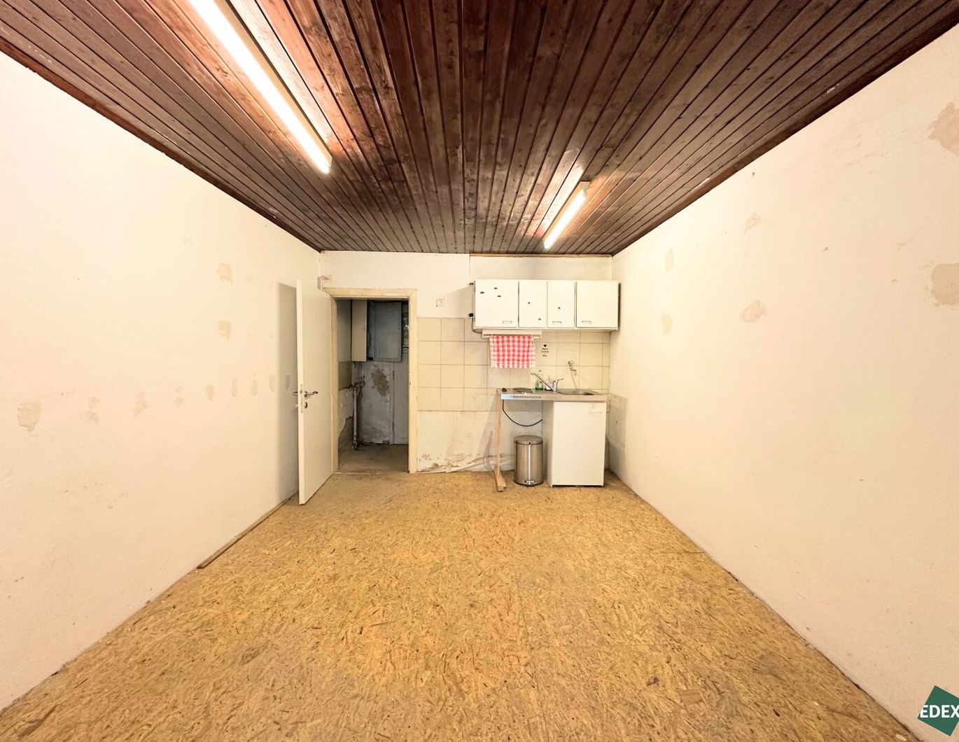 Sanierungsbedürftige 1-Zimmer-Wohnung in zentraler Lage