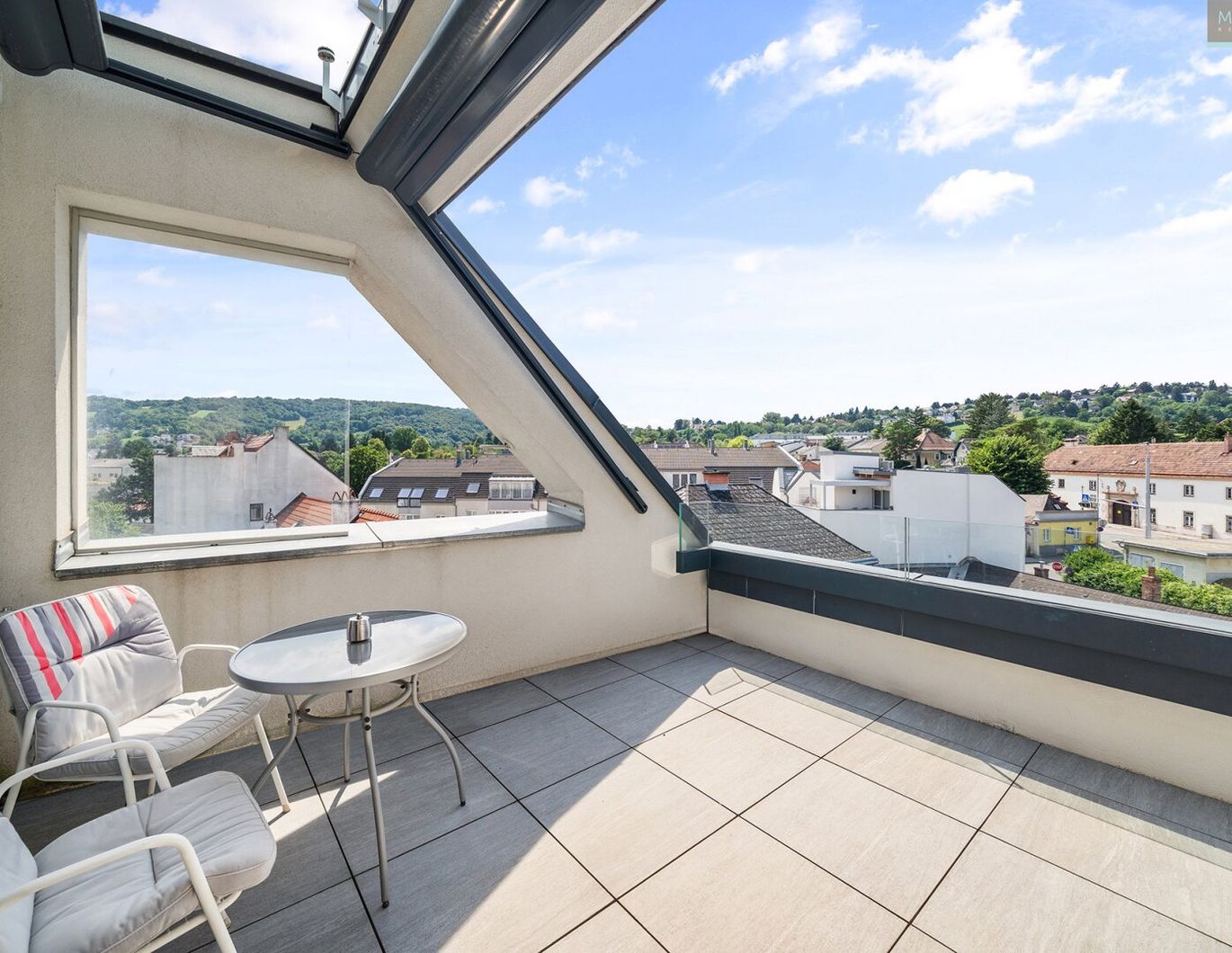 Hochwertig ausgestattete Penthousewohnung mit Terrasse in Toplage