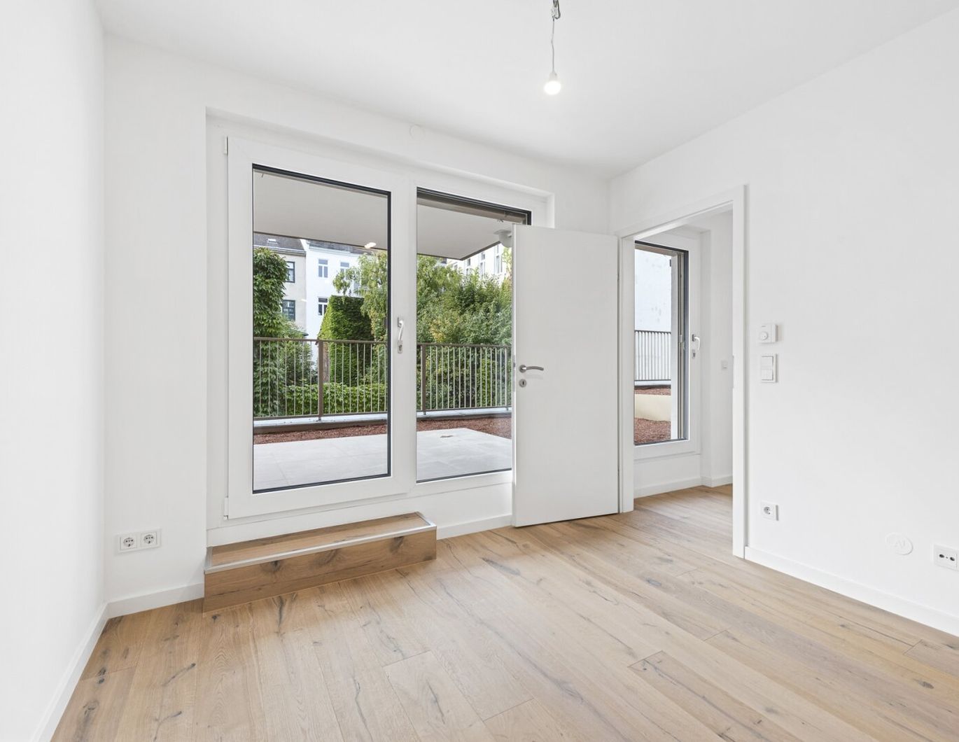 KOMPAKT, EFFIZIENT, URBAN MIT GROßEM BALKON - MODERNER WOHNKOMFORT IN HERNALS