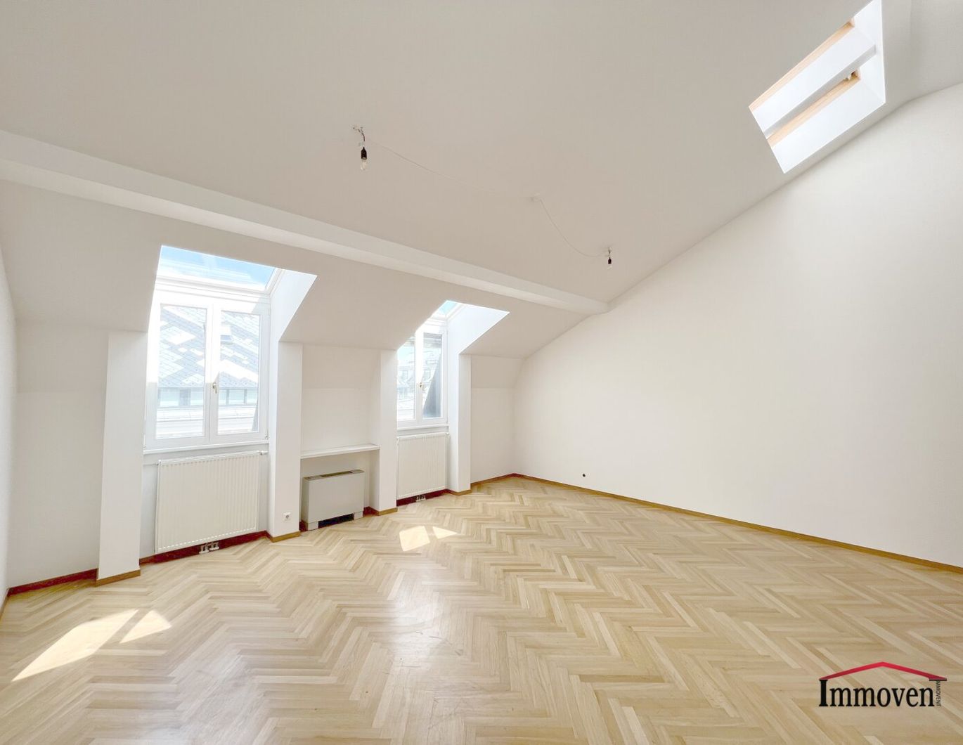 Im Herzen des 1. Wiener Gemeindebezirks - 3-Zimmer-Dachgeschosswohnung mit Klimaanlage und Balkon!