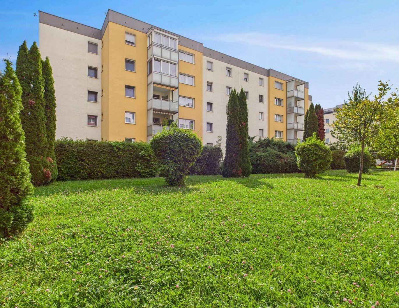 LINZ / FROSCHBERG: EIGENTUM statt MIETE - Perfekt aufgeteilte Eigentumswohnung mit 4 Zimmer - Wohnfläche ca. 92 m2 + Loggia (Einzelgarage möglich)