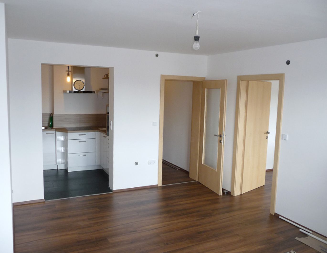 renovierte 2-Zimmer-Nichtraucher-Wohnung im 2.Stock mit Lift ohne Maklergebühr; ab sofort