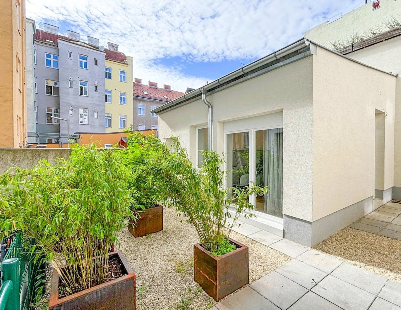 Atelier, Büro oder Mini Apartment mit Innenhof-Terrasse in absoluter Ruhelage!