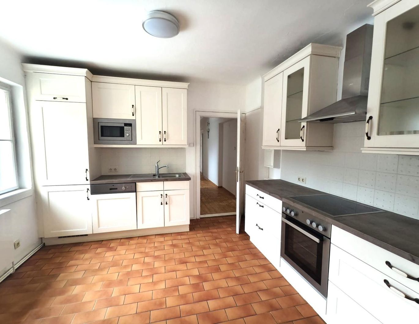 Landhaus zur Miete mit großem Garten und Nebengebäuden