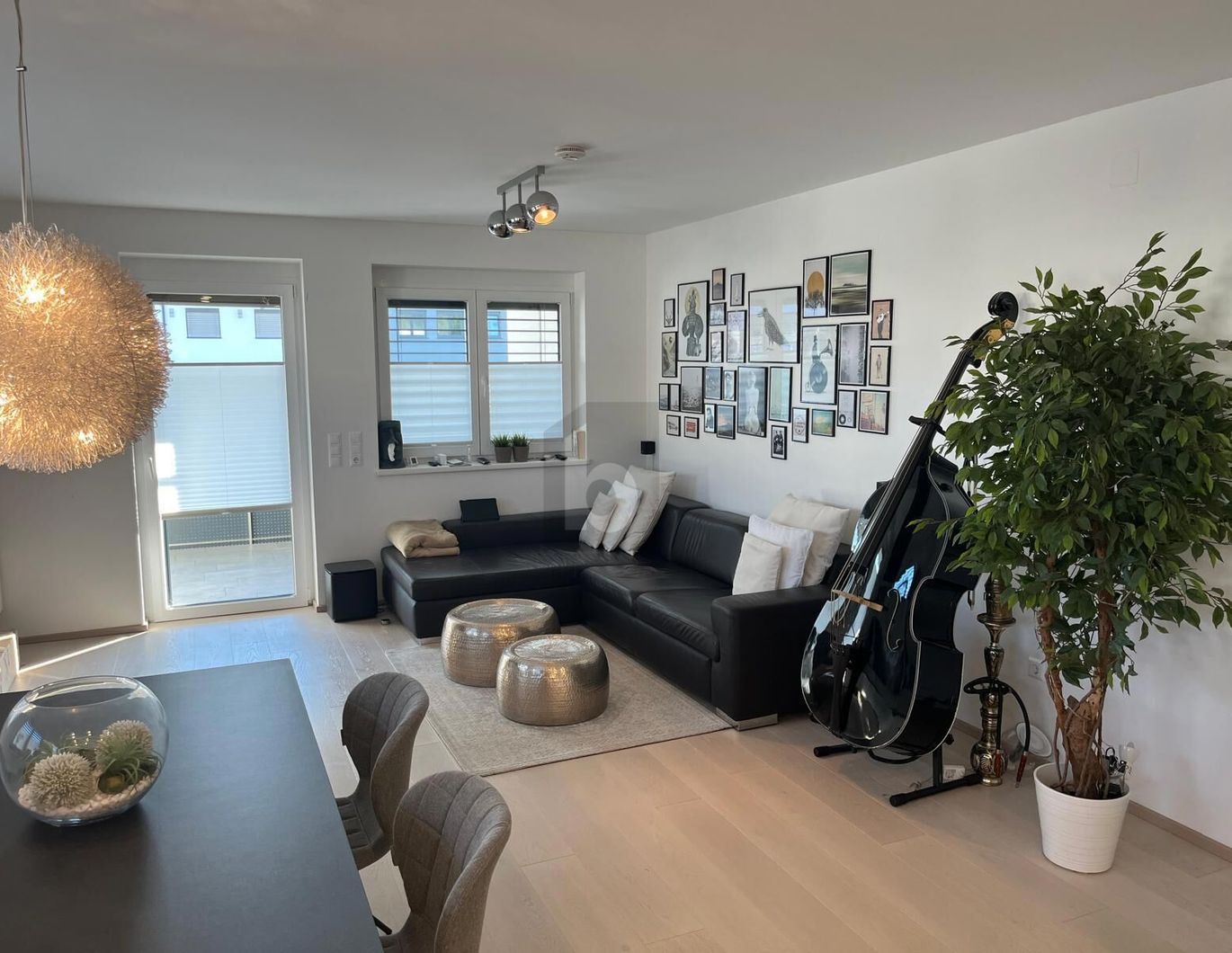 MODERN & FAMILIENFREUNDLICH MIT GROßER LOGGIA