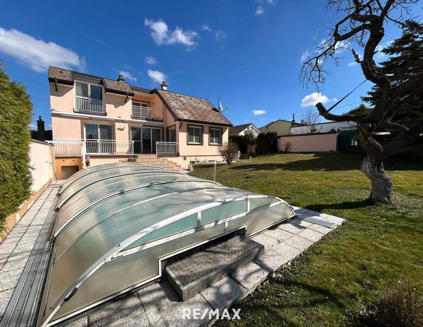 Großzügiges Haus in ruhiger Lage mit Pool
