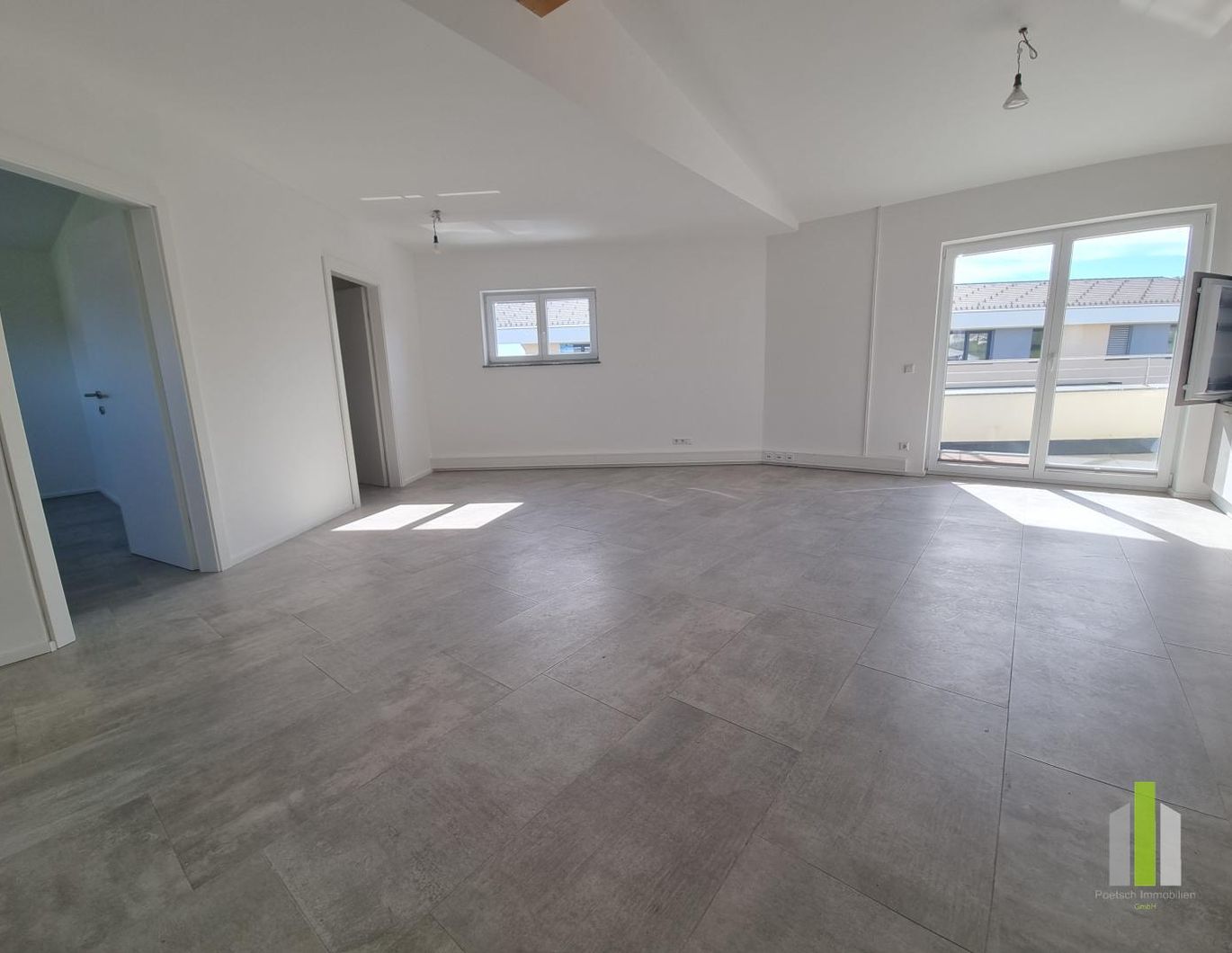 Moderne 2 Zimmer Mitarbeiter- oder Dienstwohnung mit Balkon