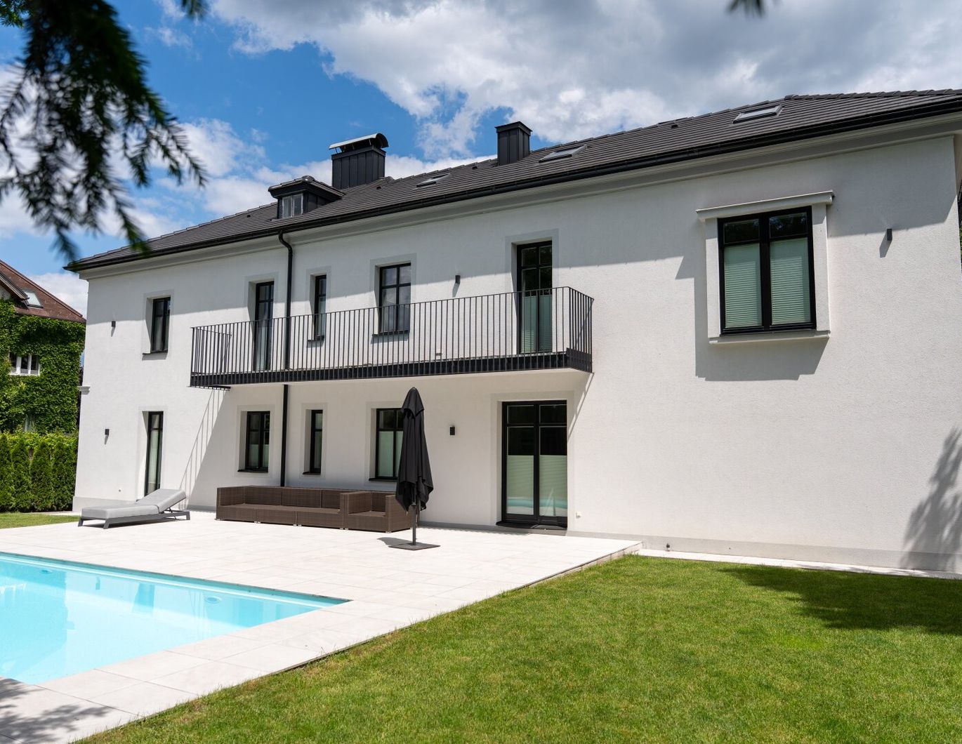 Elegantes Refugium nahe dem Festspielhaus Salzburg: Imposante Stadtvilla mit XL-Garten und Außenpool in angenehmer Wohnlage Riedenburg-Maxglan