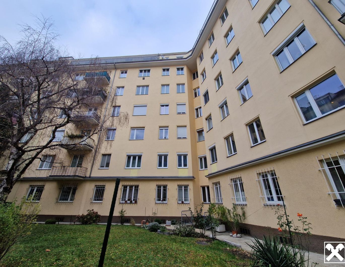 BESTLAGE: ATTRAKTIVE 2-ZIMMER-EIGENTUMSWOHNUNG DIREKT BEIM AUGARTEN MIT HERVORRAGENDER INFRASTRUKTUR