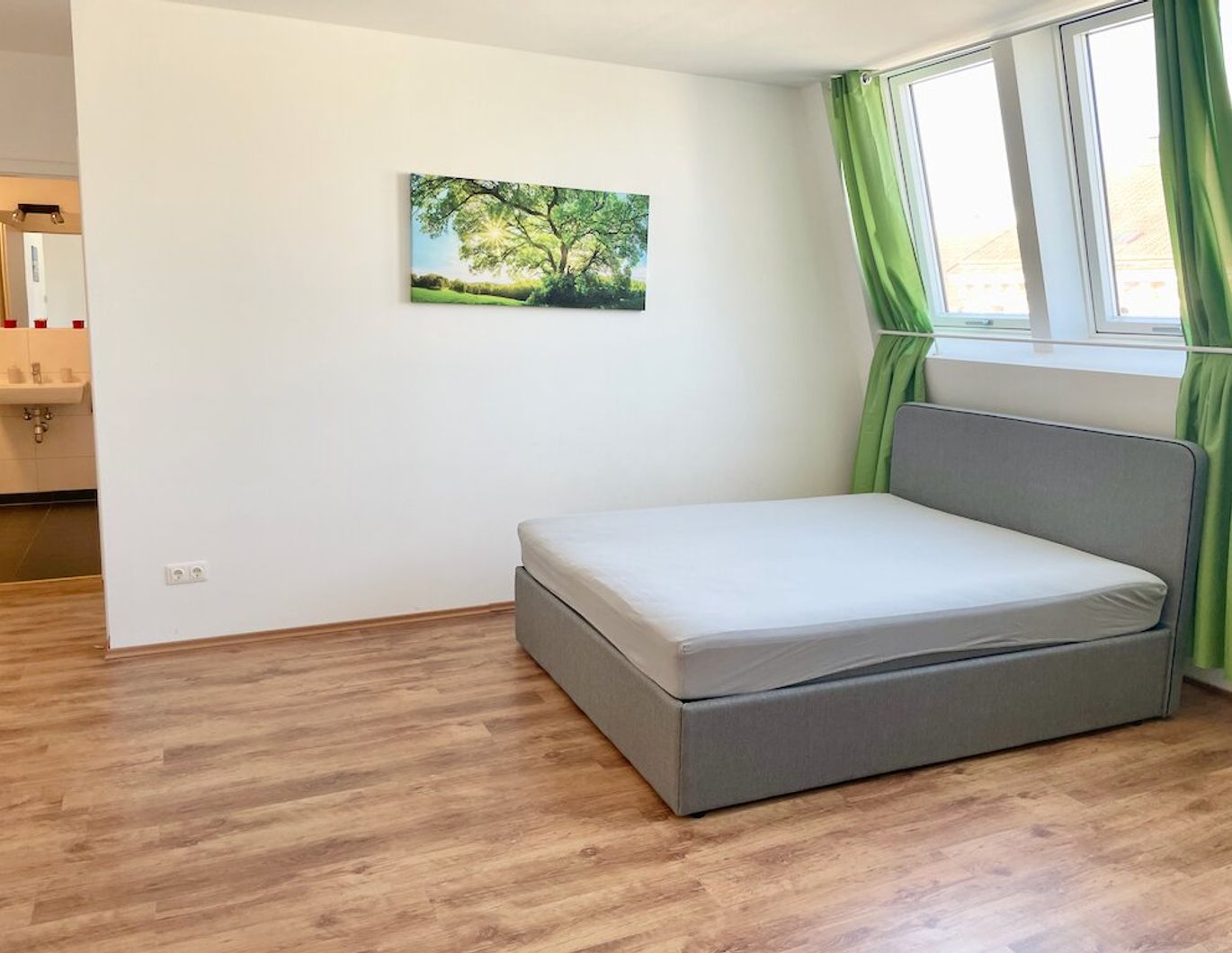 Neubau-Apartment mit Balkon in repräsentativen Gründerzeithaus