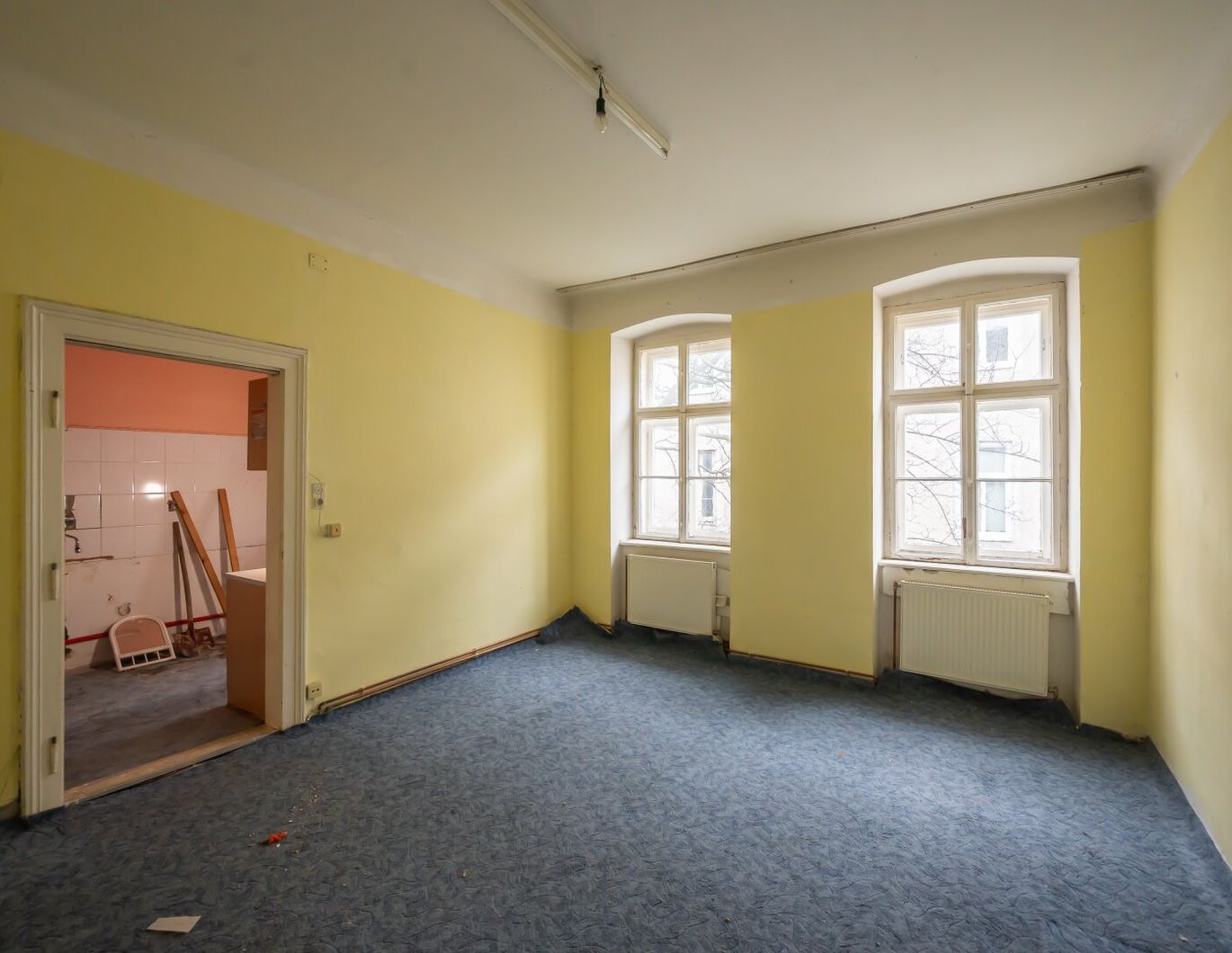 ++H7++ 2-Zimmer Altbau-Wohnung (sanierungsbedürftig), viel Potenzial!