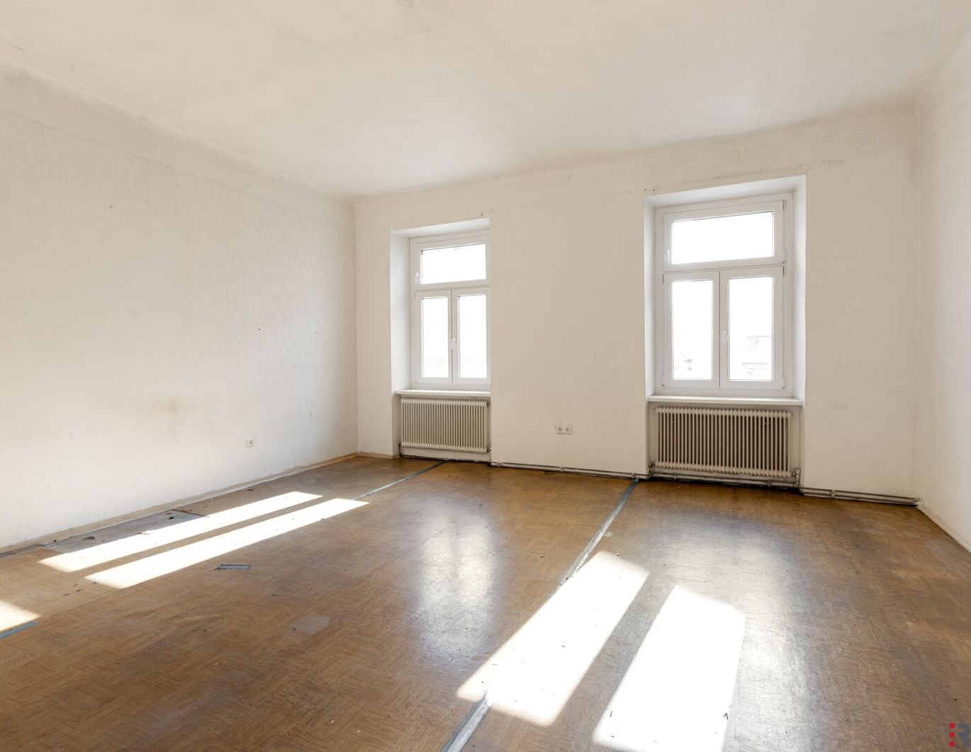 Sanierungsbedürftige Altbauwohnung | Südwestseitig ausgerichtet | Nähe Matzleinsdorfer Platz (S-Bahn-Station und künftig U2-Station)