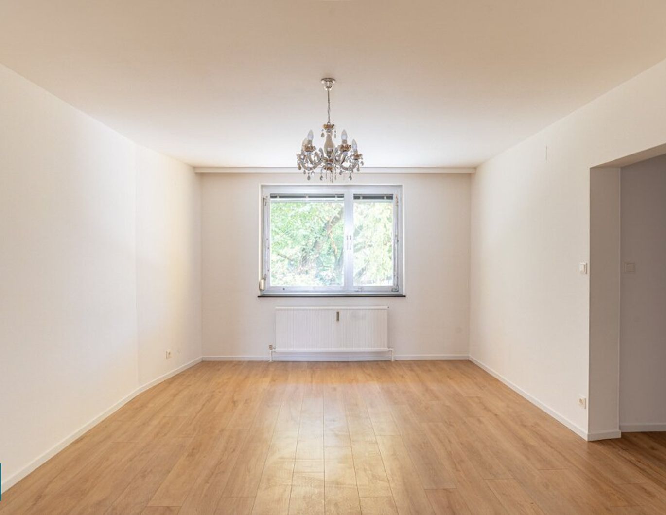 HOCHWERTIGE 3 - ZIMMER WOHNUNG / NÄHE SCN