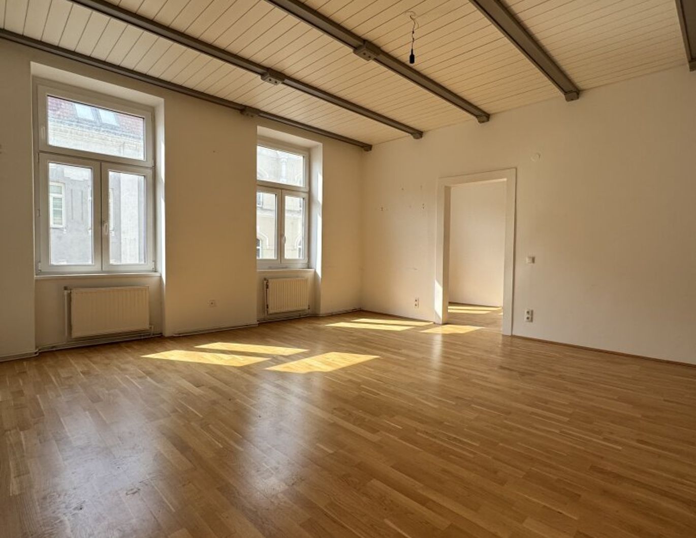 Großzügige 3-Zimmer-Altbauwohnung mit Aufzug in Toplage der Josefstadt