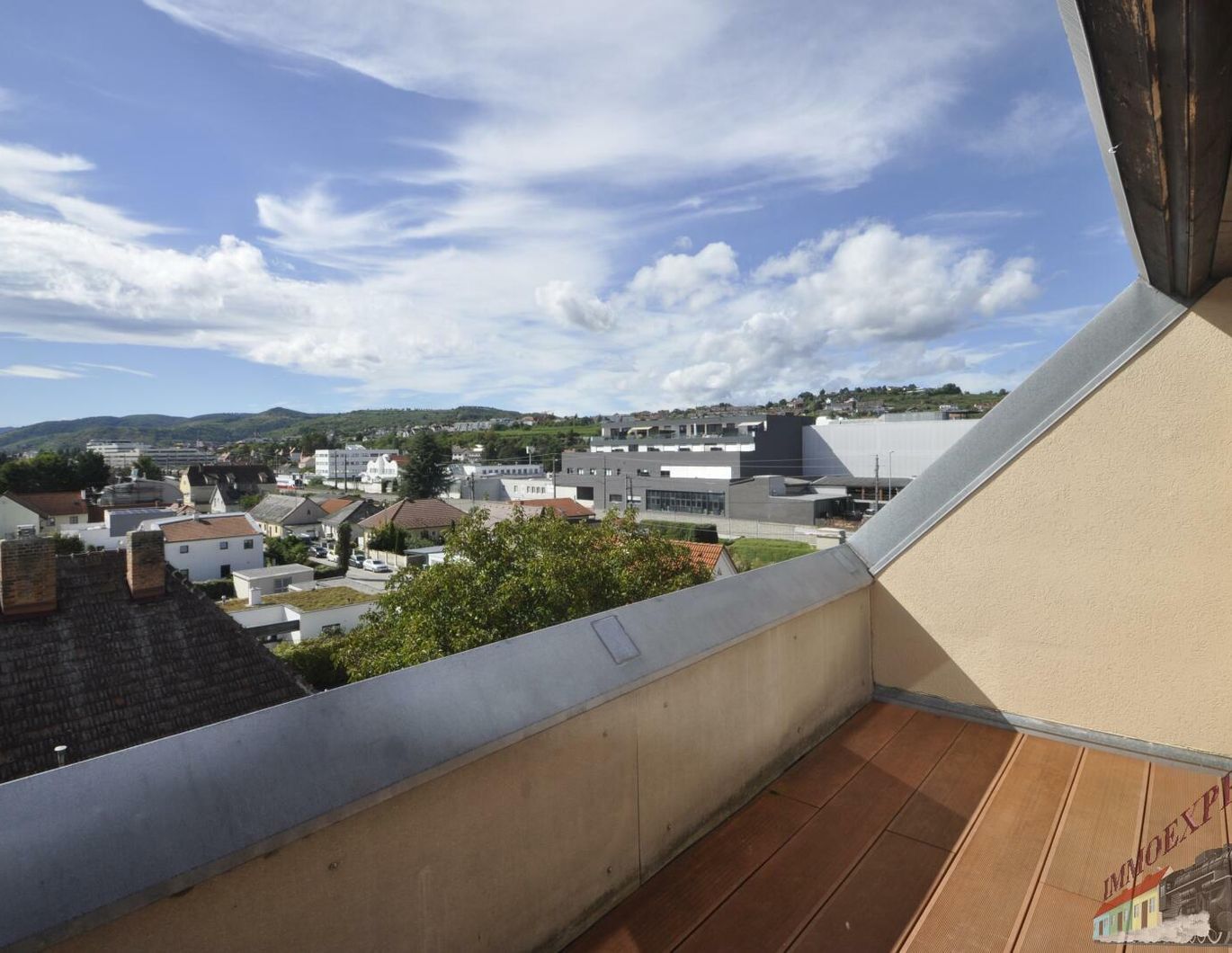 Wunderschöne Dachterrassenwohnung mit Tiefgaragenparkplatz und weiter Fernsicht nähe EKZ Bühl-Center