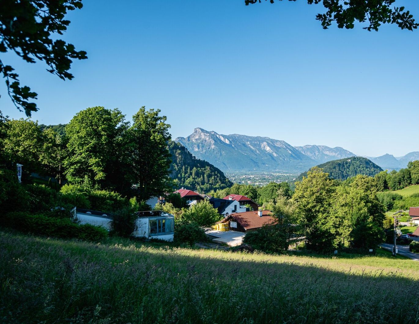 Design, Lage, Aussicht - Ihr neues Zuhause auf der sanften Anhöhe am Stadtrand
