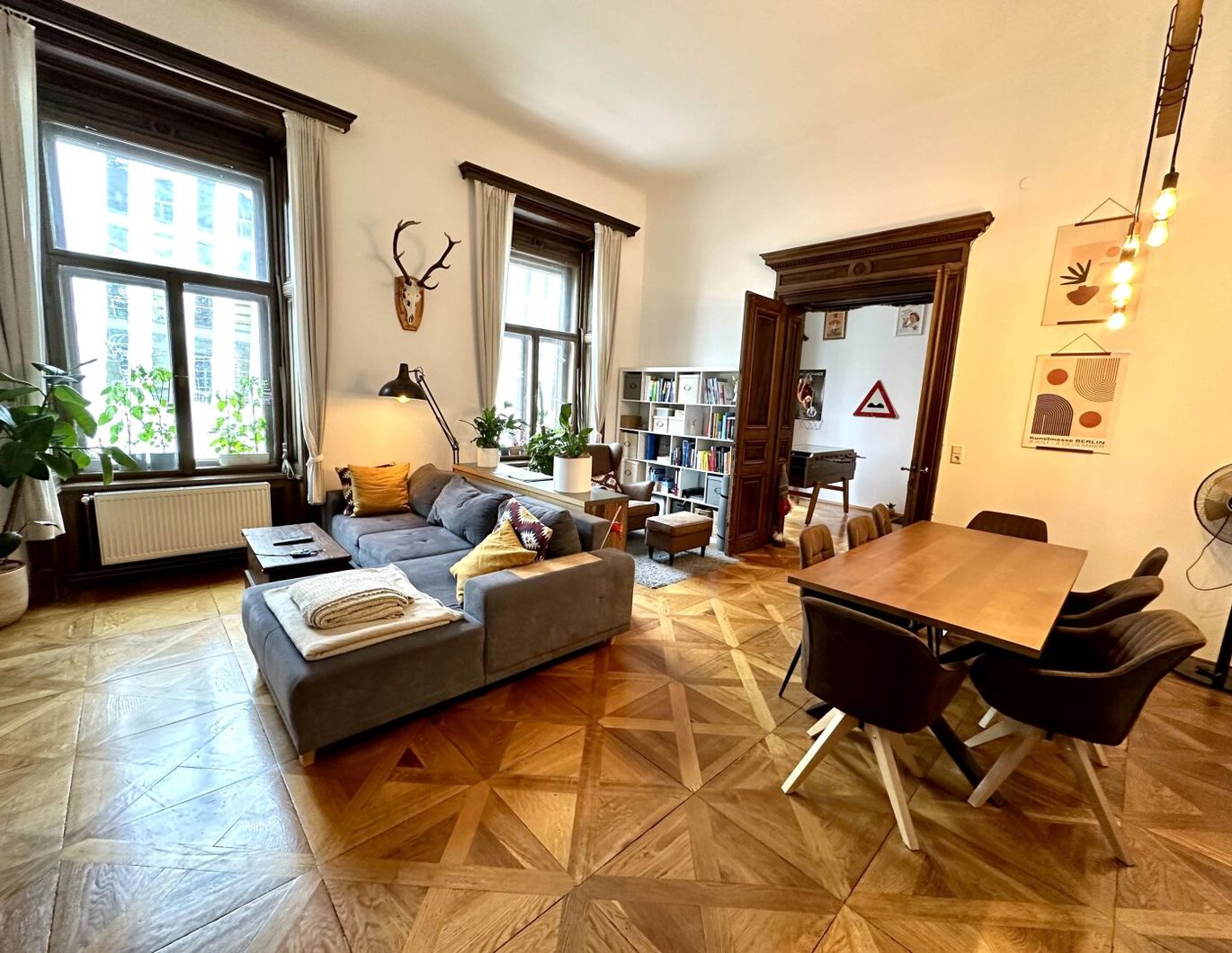 PROVISIONSFREI - Wunderschöne 3-Zimmer-Altbauwohnung mit Balkon und extra Küche neben der KF-Universität in Grazer Bezirk Geidorf