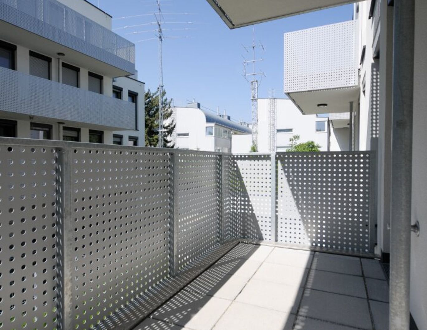 MODERNE 2-ZIMMER-WOHNUNG - ERSTBEZUG MIT SÜDBALKON!
