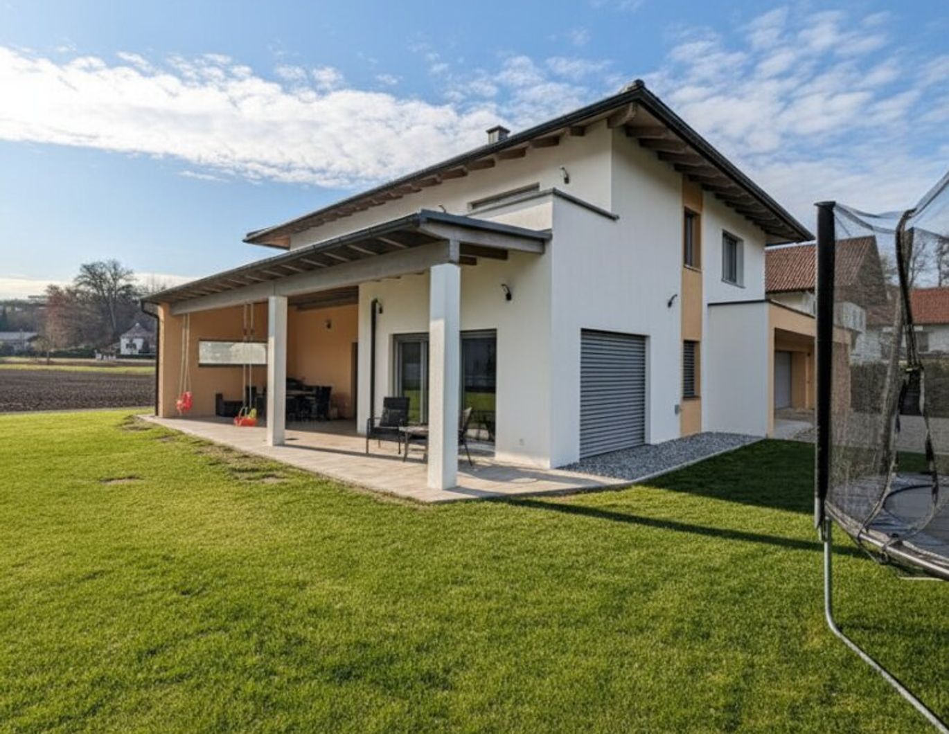 Neuwertiges Einfamilienhaus in Mauerkirchen: 170m², Garten, Balkon, Garage - Ihr Traum!