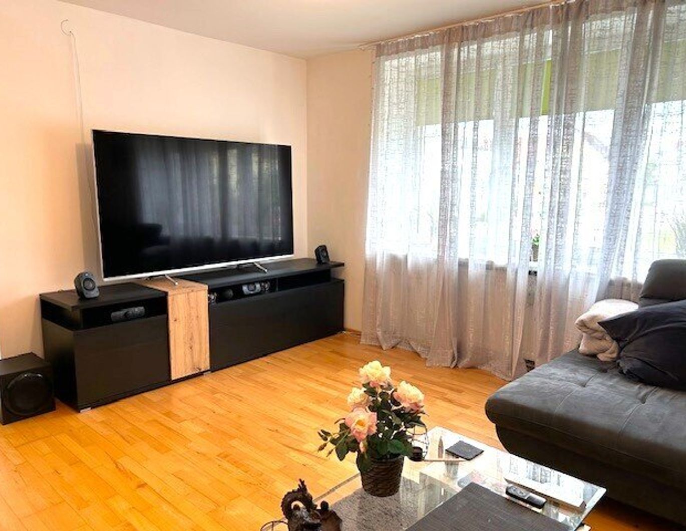 Sehr schöne Wohnung mit Balkon