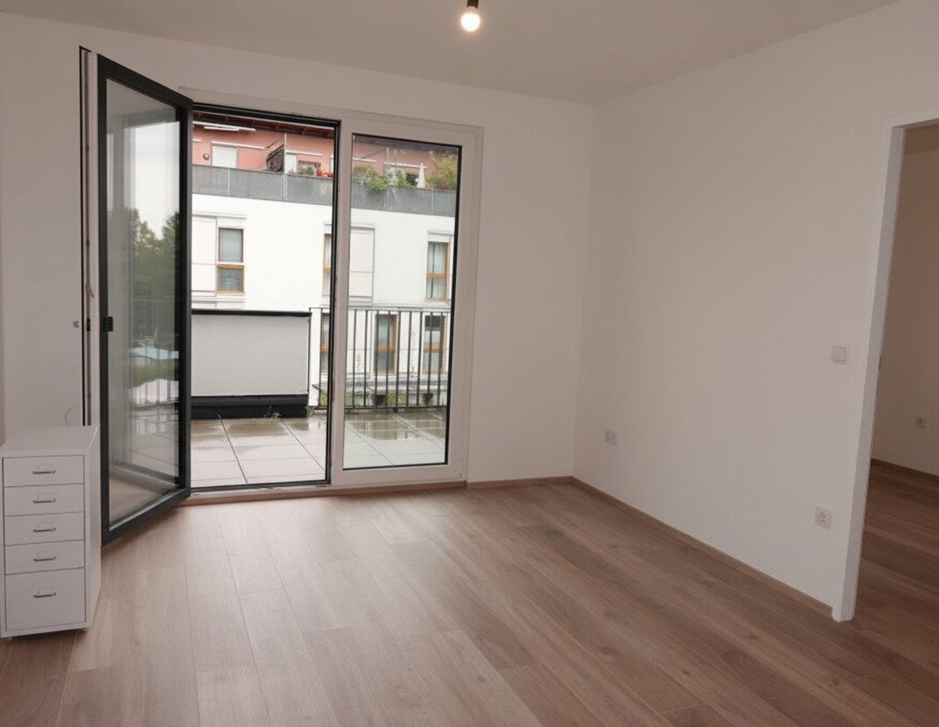 BALKON, HOFSEITIG, ZWEITBEZUG -2 Zimmer-Neubauwohnung