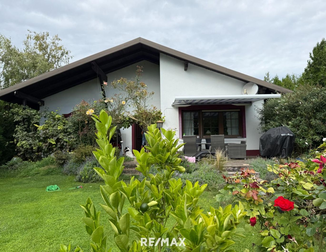 Einfamilienhaus auf großem Grundstück in ansprechender Wohngegend