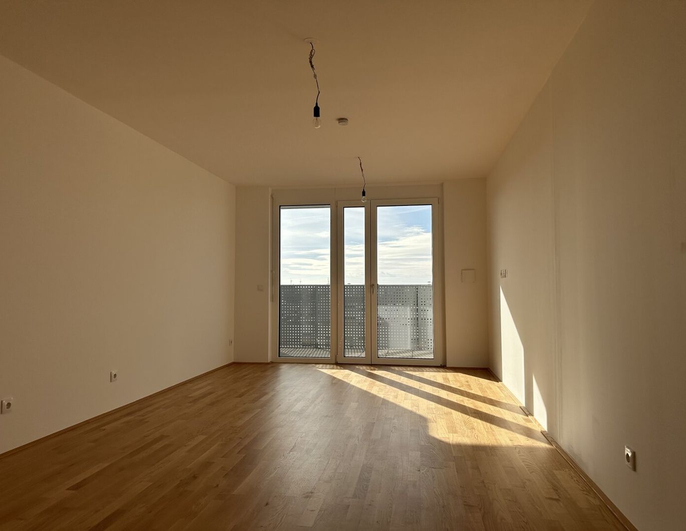 HELLE 3 ZIMMER WOHNUNG MIT TERRASSE + SCHÖNER WEITBLICK