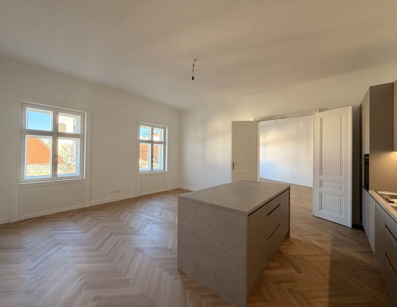 Erstbezug nach Generalsanierung - exklusive 4 Zimmer Altbauwohnung zu vermieten