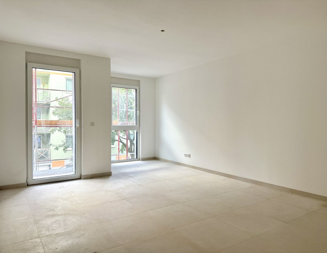 ERSTBEZUG in modernen NEUBAU mit FREIFLÄCHEN!