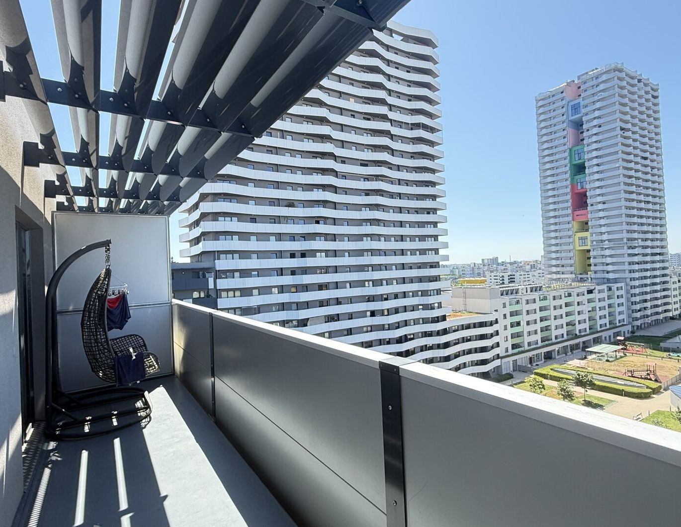 Möblierte 3 ZIMMER im 10. Stock mit herrlichem Ausblick auf die City-Line: 2 Minuten zur U-Bahn: