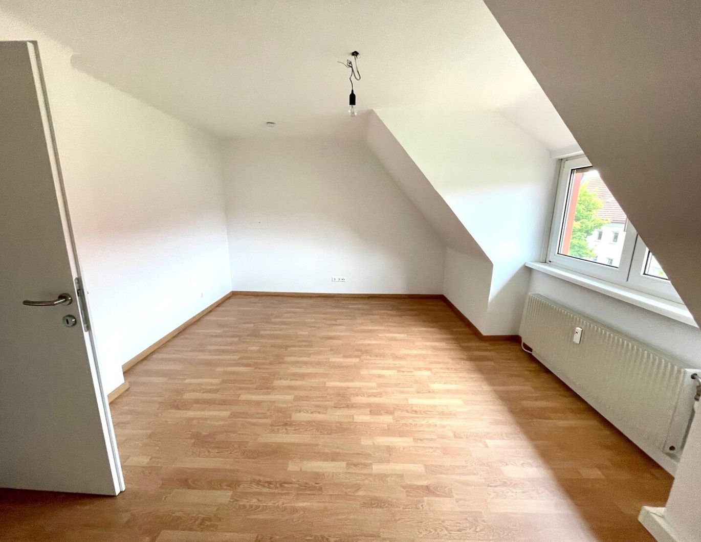Nähe Stadtpark | 2 Zimmer | Dachgeschoß
