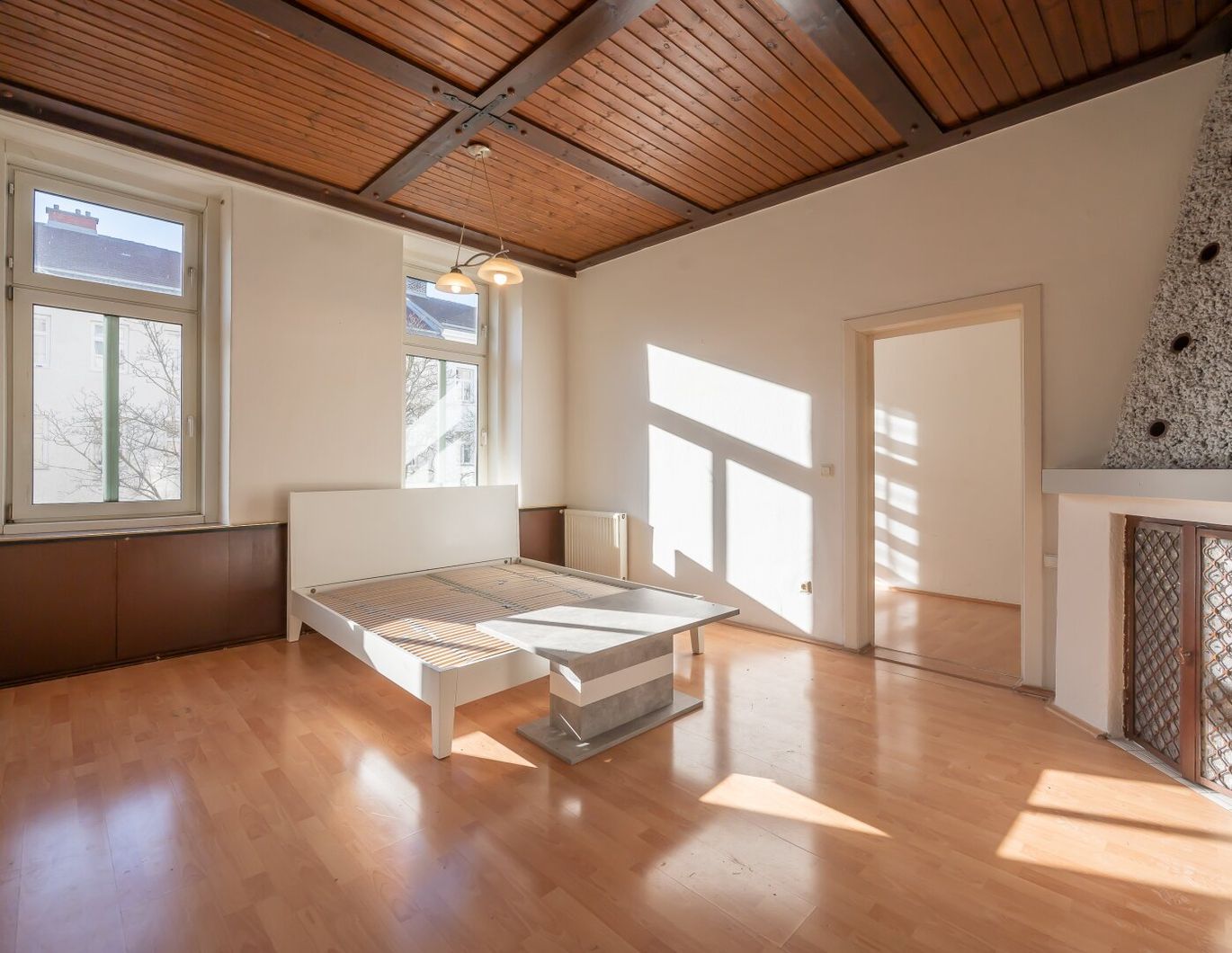 ++Q18++ Renovation-needed 3-room old building flat, lots of potential