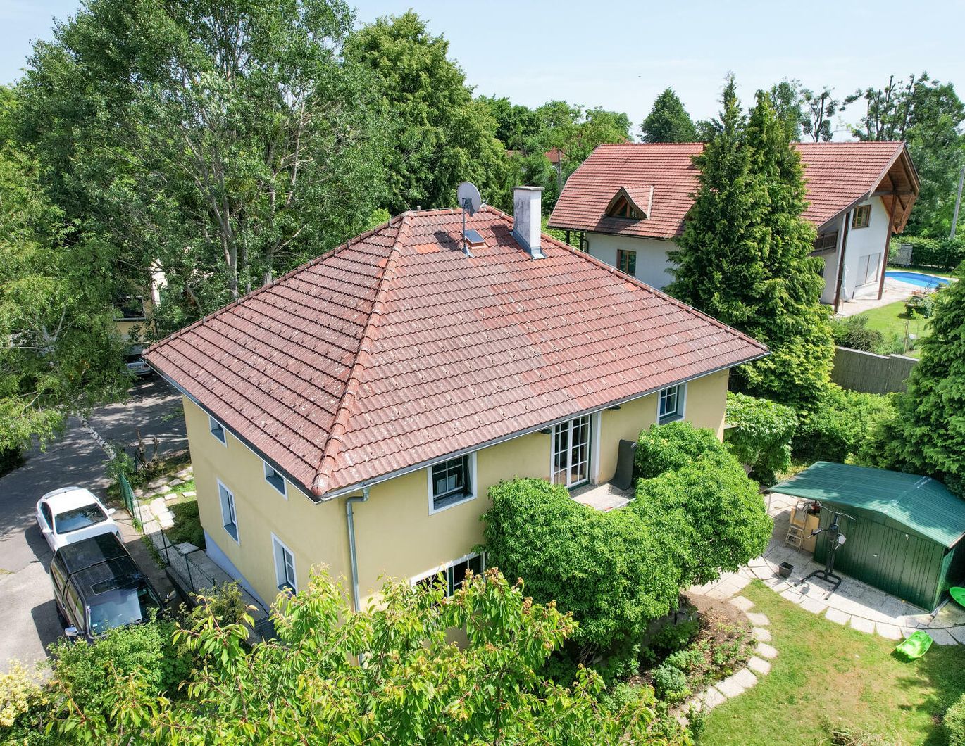 Exklusive Villa in bester Lage von Graz - privat, naturnah, perfekte Balance aus Komfort und Lebensqualität.