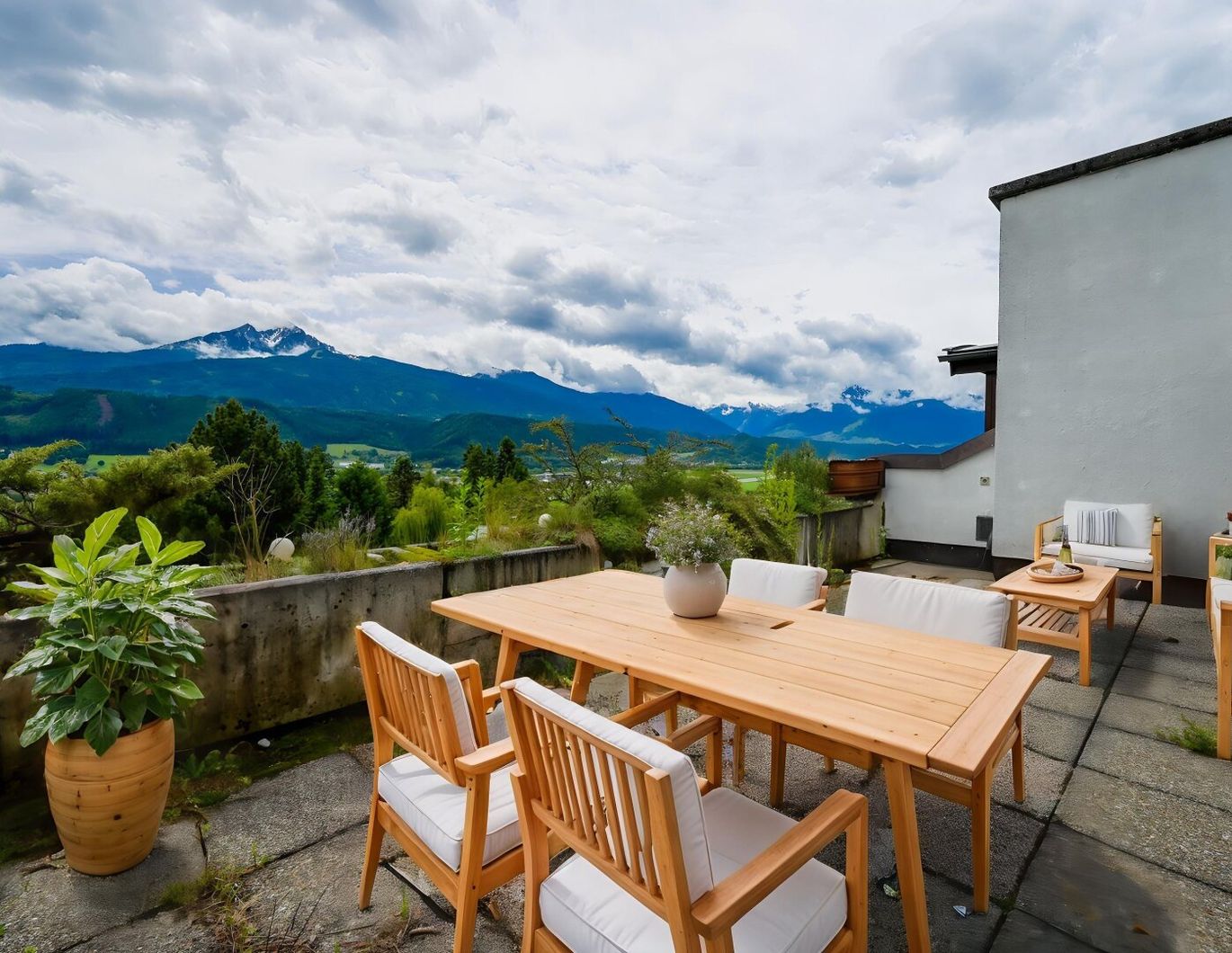 Einzigartiges Penthouse in Innsbruck-Hötting - Traumwohnung mit großer Südterrasse!