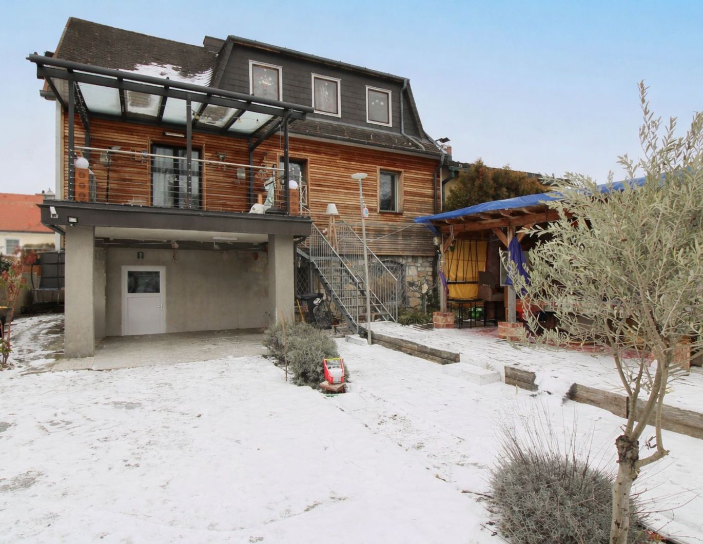 Viel Platz für Ihre Wohnträume - modernes Einfamilienhaus mit Pool, Terrasse und großem Garten