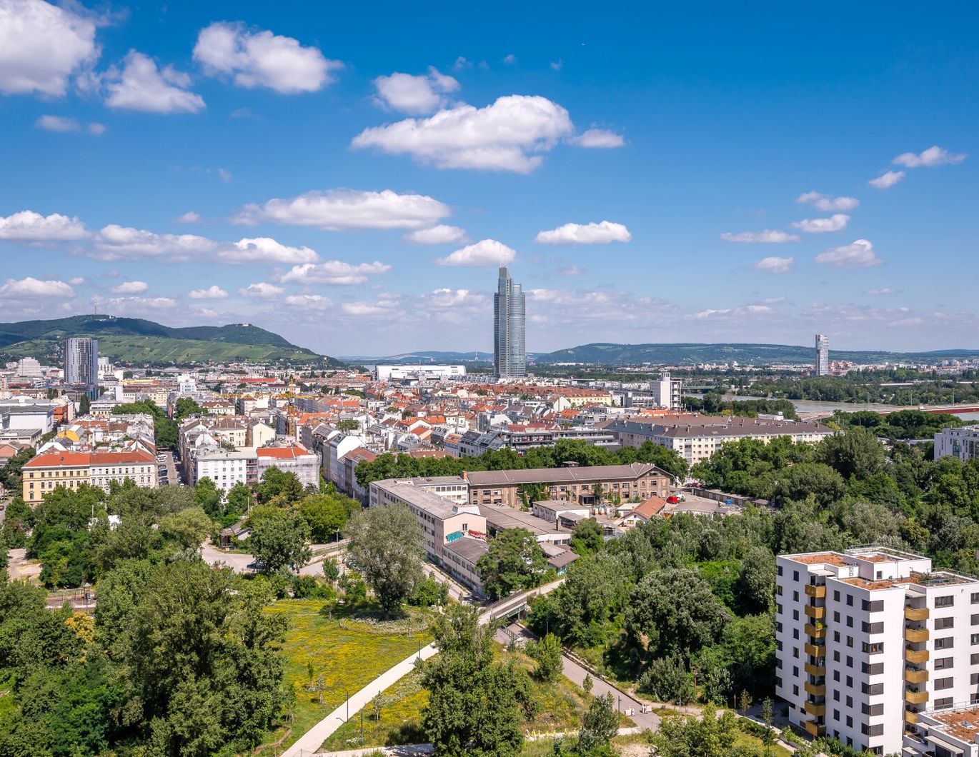 JETZT EIGENTUM! Familienwohnung mitten im Zweiten mit unverbaubarem Weitblick! (T184)