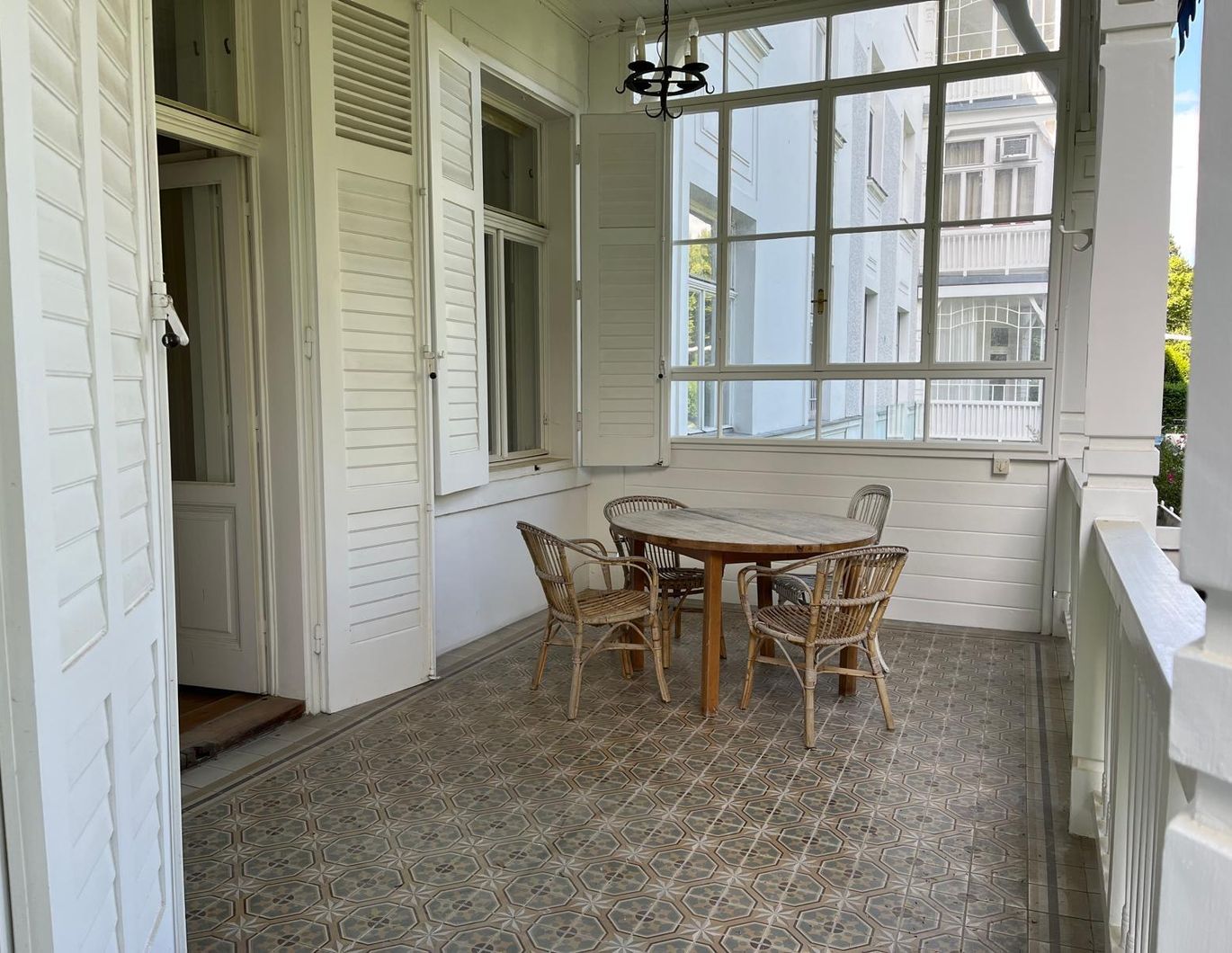 Wunderschöne, repräsentative Altbau-Beletage in Hietzinger Bestlage mit Gartenbenützung