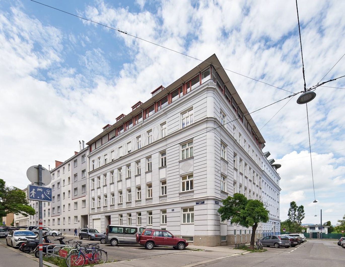 3,7% BAR -unbefristet vermietete DG-Anlagewohnung - € 3.577 / m²