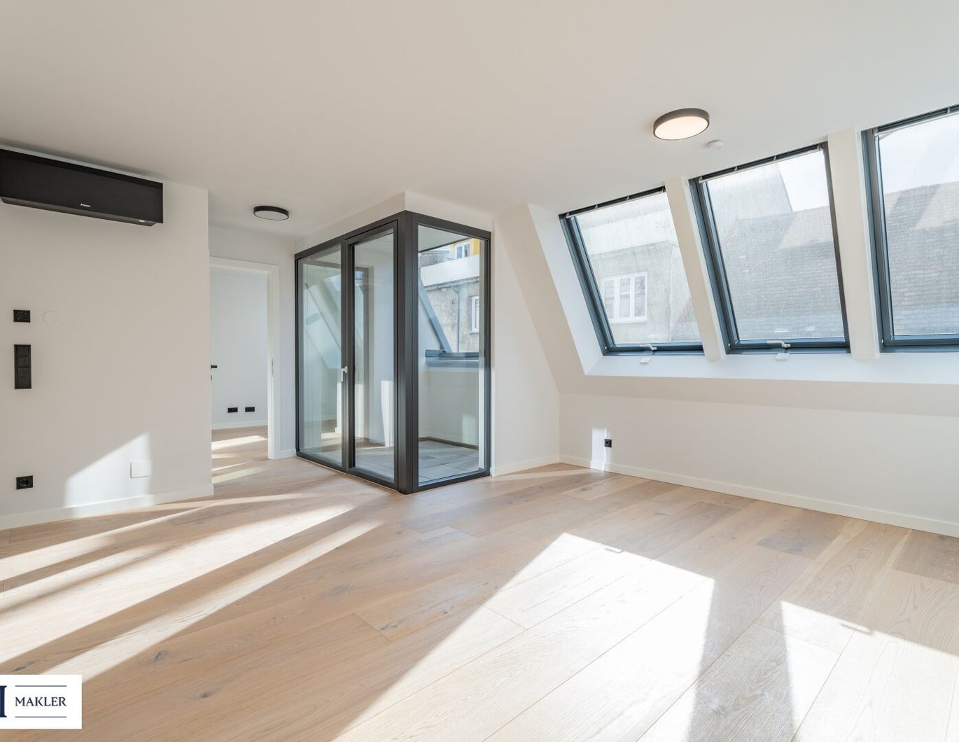 Sonniges Wohnen mit Stil - charmante Zwei-Zimmer-Stadtwohnung mit Loggia in Südwestlage