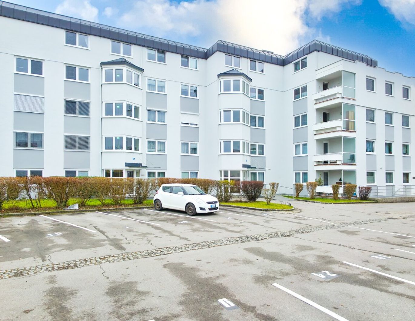 OBERNDORF - GERÄUMIGE 4 - ZIMMER WOHNUNG MIT BALKON