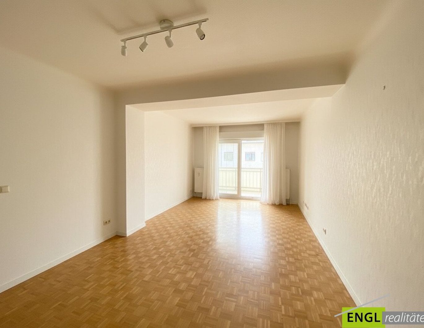 TOP Lage - mit TOP Infrastruktur - geräumige, 2 Zimmerwohnung mit Loggia / Autoabstellplatz in unmittelbarer Umgebung möglich / Nähe zur Veterinäruniversität