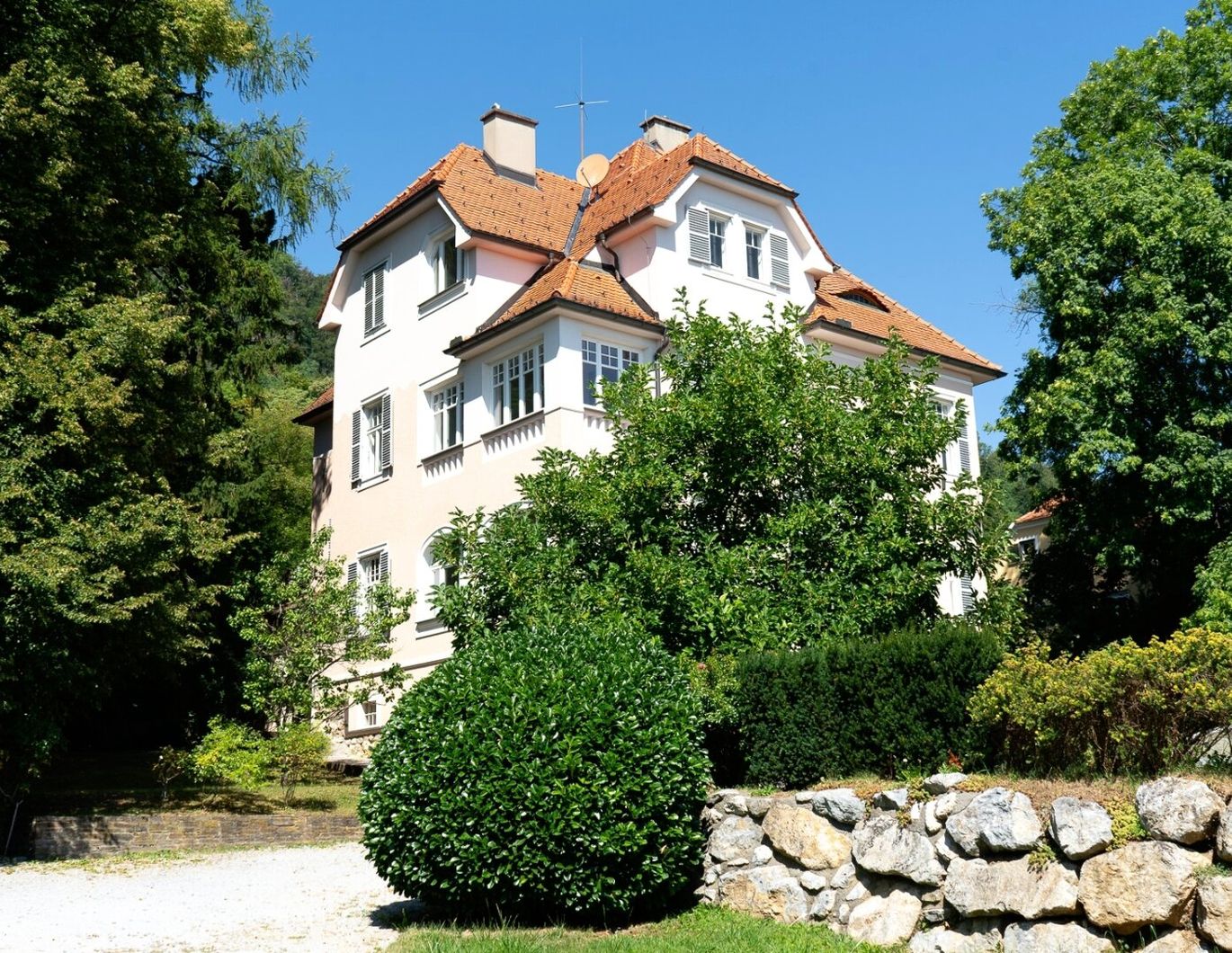 HISTORISCHE VILLA MIT EINZIGARTIGEM CHARME! Stilvolle Residenz in Ruhelage!