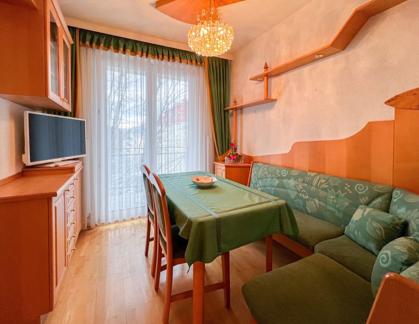 MÖBLIERT & BEZUGSFERTIG - Loggia, Schrankraum, separate Küche mit Essbereich