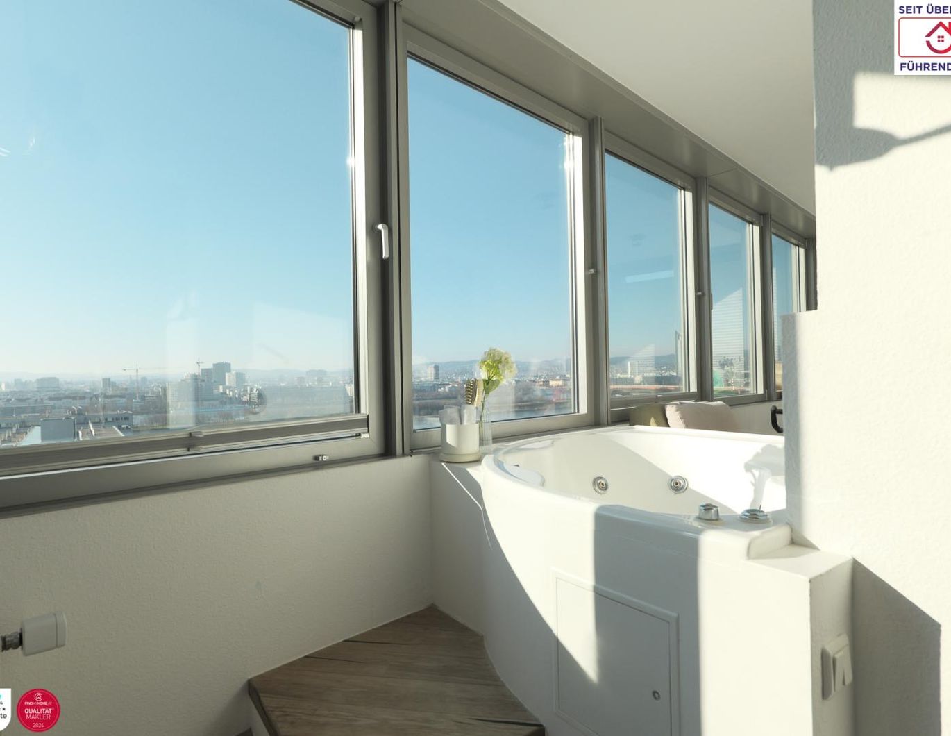 WOW: Großzügige repräsentative Wohnung mit über 200m2 und Loggien auf zwei Etagen.